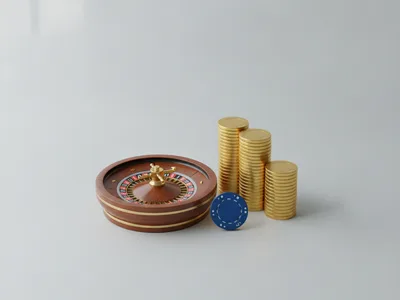 Küçük rulet çarkı ve altın jetonlar